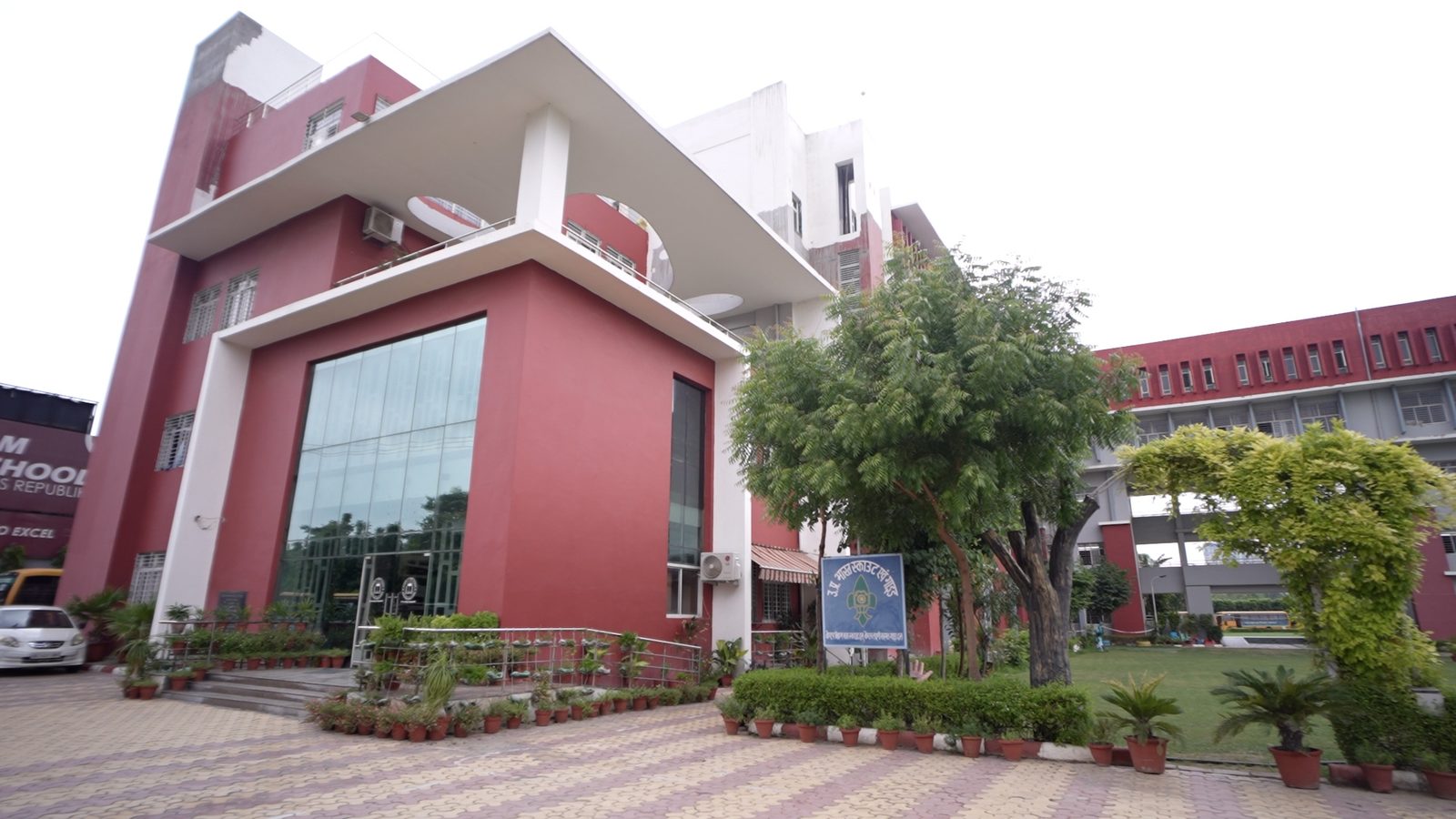 Indirapuram Public School, Crossings Republik photo