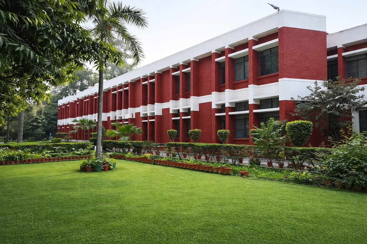 Ingraham Institute English School photo