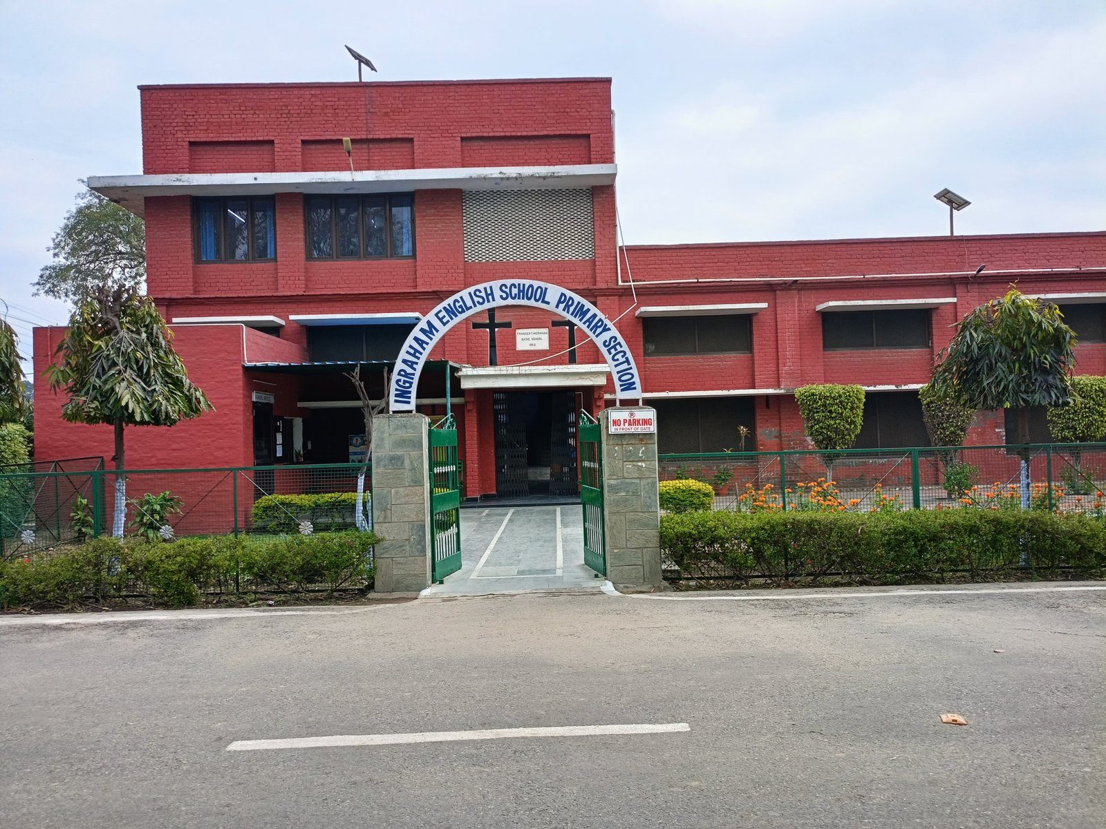 Ingraham Institute English School campus photo