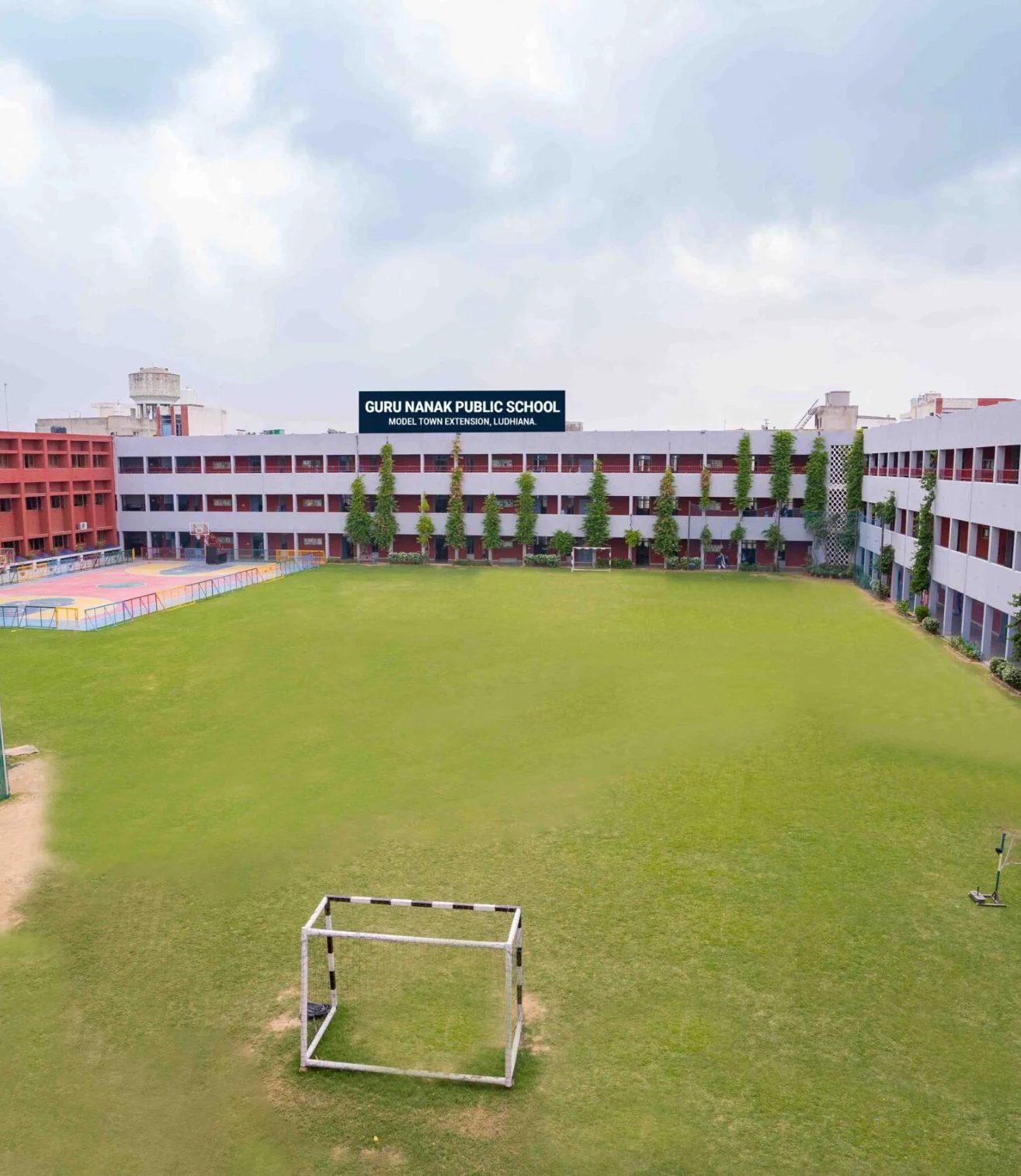 Guru Nanak Public School, Model Town Extension photo