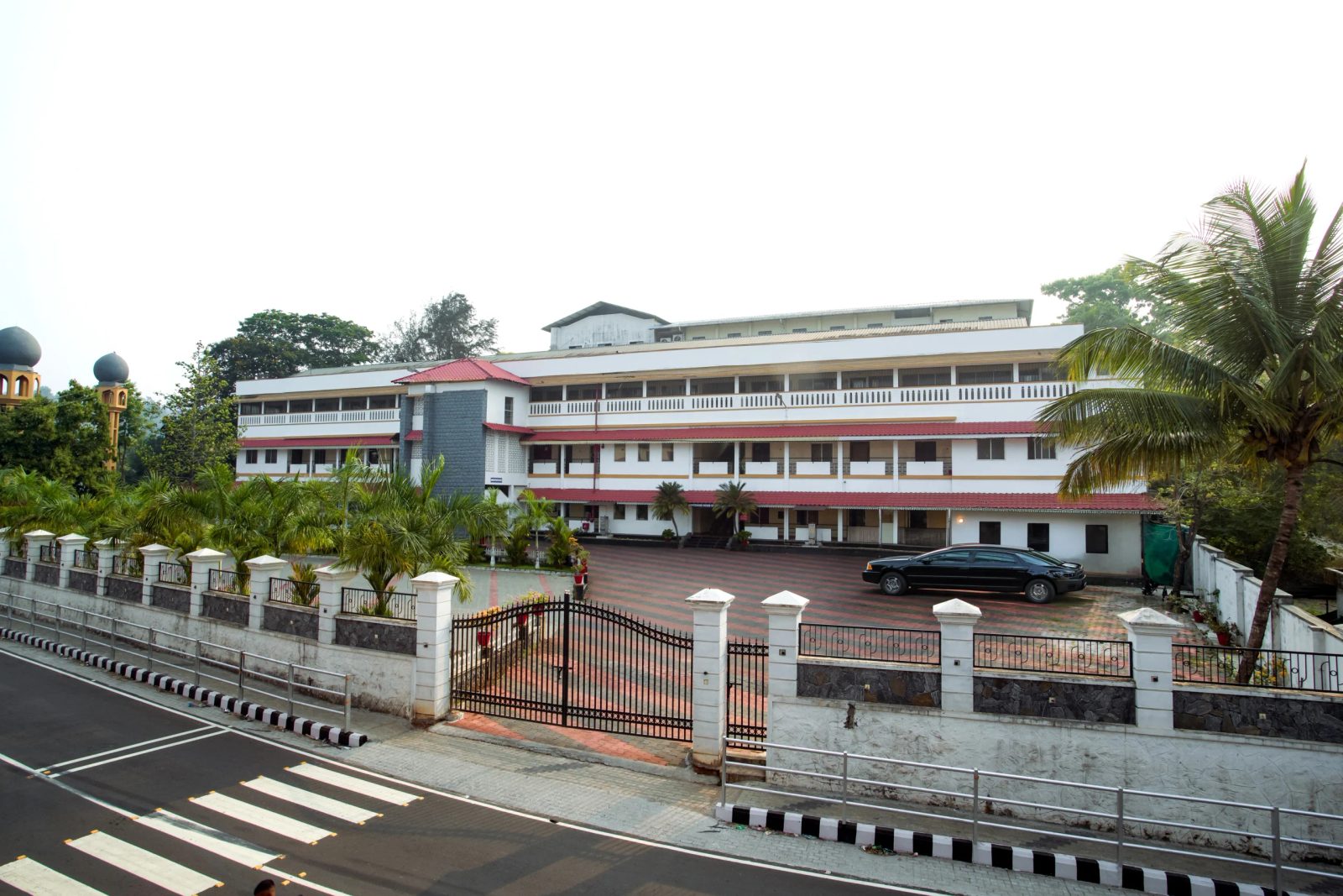 M.E.S. Raja Residential School & Junior College campus photo